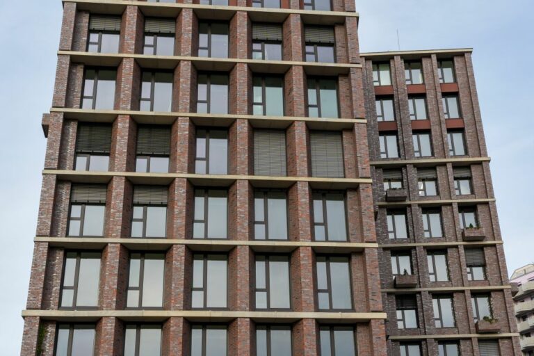 Bürohaus mit Klinkerfassade in Wien-Favoriten