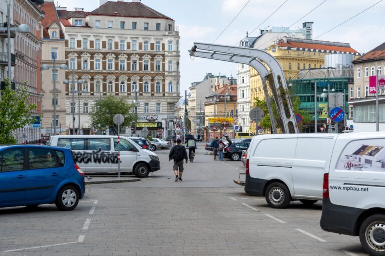 Parkplatz, Leute, Gründerzeithaus, Fasanviertel