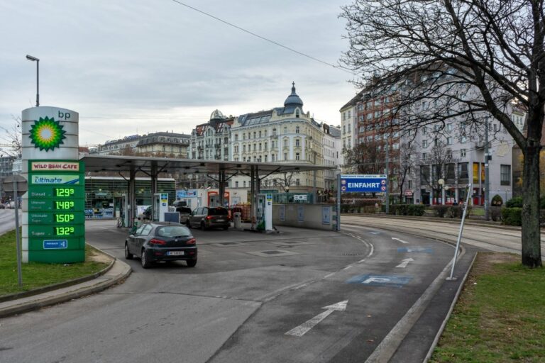 Tankstelle in Wien, Schwedenplatz, Morzinplatz