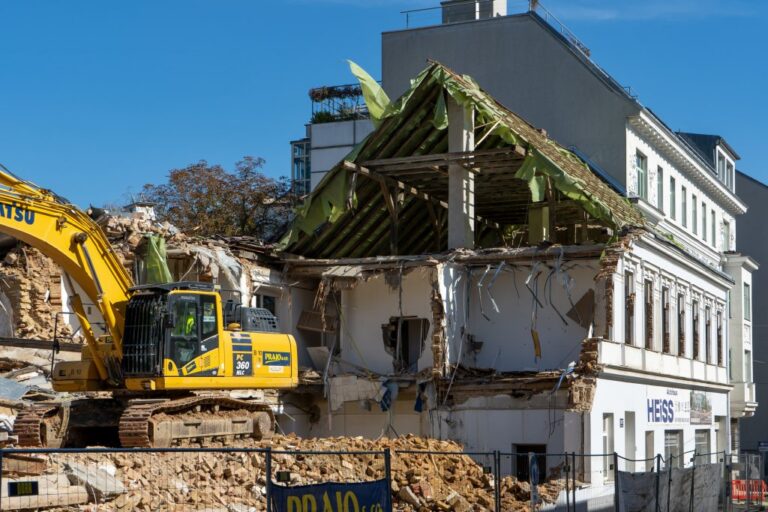 Altbau wird abgerissen