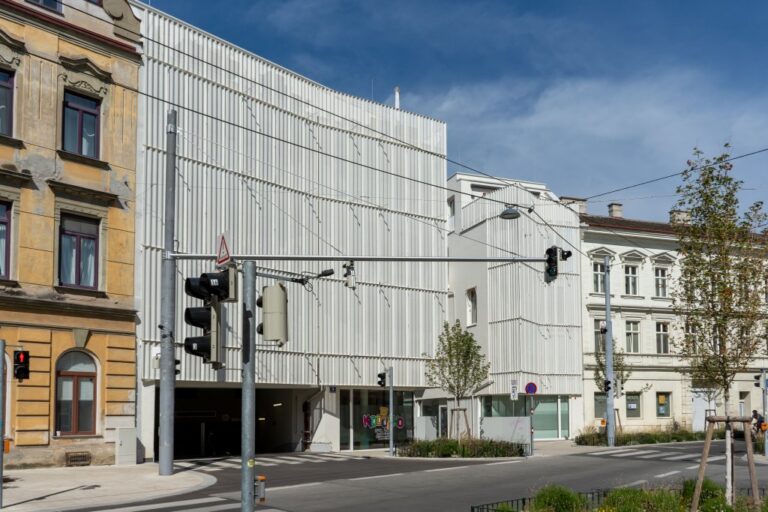 Neubau zwischen Altbauten in Wien