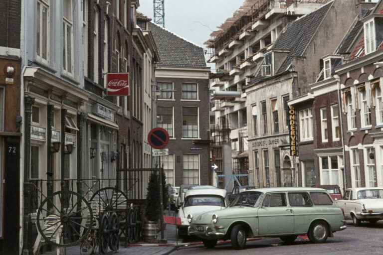 Autos, Utrecht, kleine Häuser