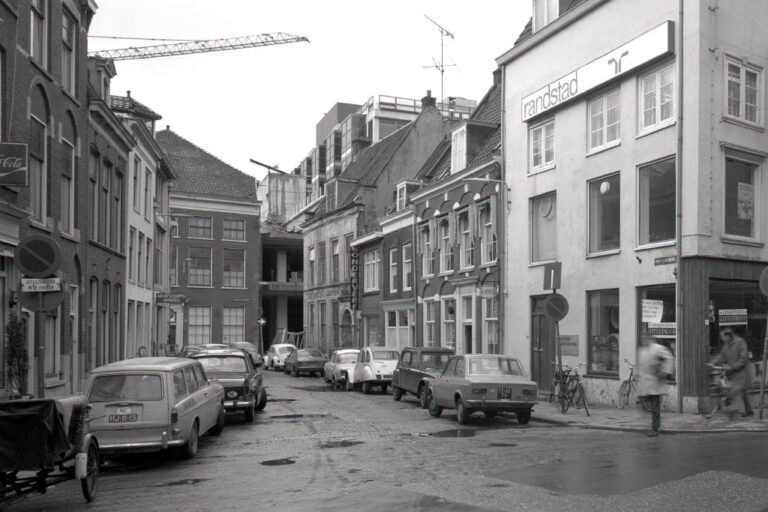 Autos, Utrecht, kleine Häuser