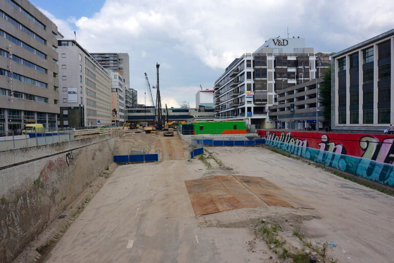 Errichtung eines Kanals nahe dem Utrechter Hauptbahnhof