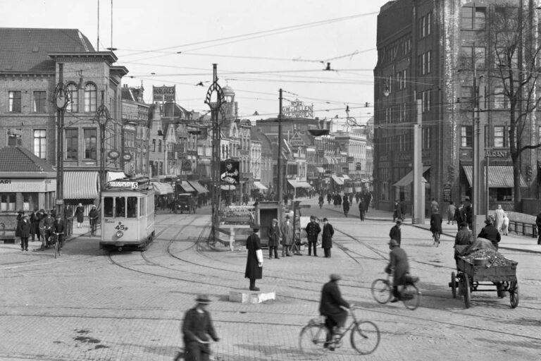 Radfahrer, Straßenbahn, alte Aufnahme