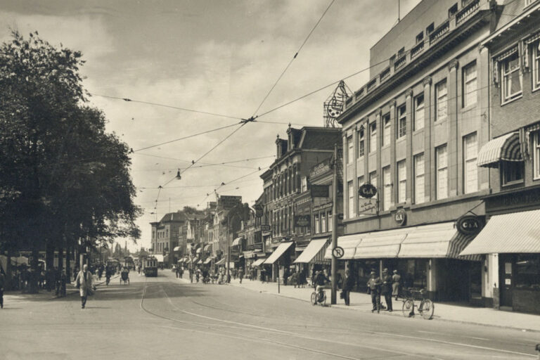 alte Aufnahme einer Straße