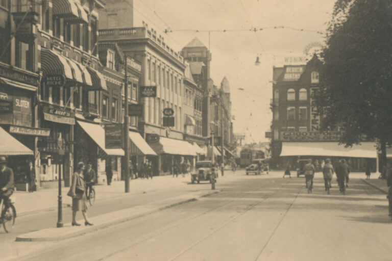 alte Aufnahme einer Straße