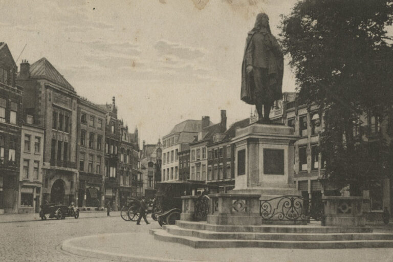 Statue auf einem Platz