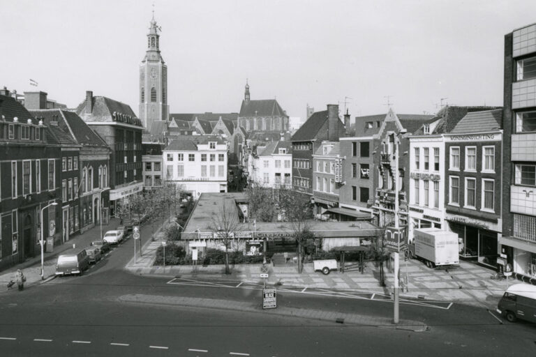 Platz im Zentrum von Den Haag, altes Foto