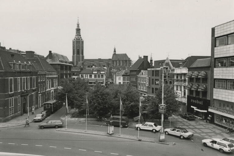 altes Foto eines Platzes im Zentrum von Den Haag