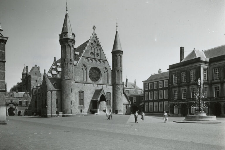 Platz im Binnenhof von Den Haag