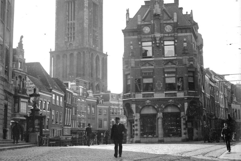 Zentrum von Utrecht, hoher Kirchturm