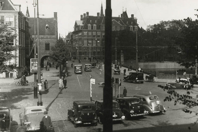 Straße, alte Autos, Den Haag
