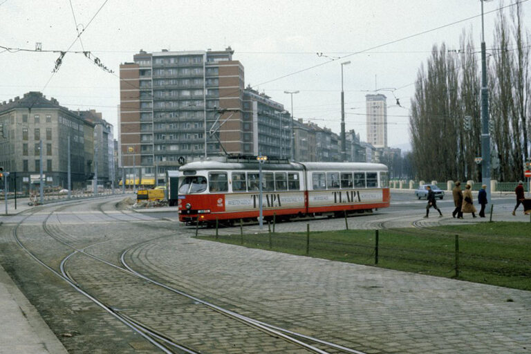 Straßenbahn am Schwedenplatz, Morzinplatz, Ringturm