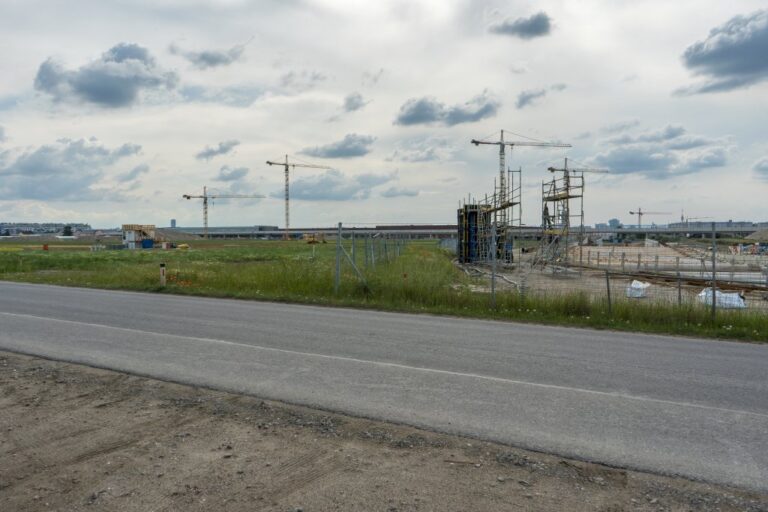 Baustelle, Straße, Feld