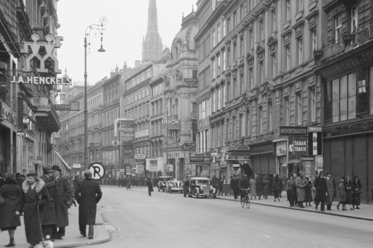 Straße in Wien, Turm des Stephansdoms