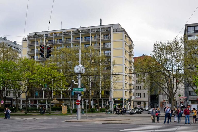 Hotel, Würfeluhr, Wien