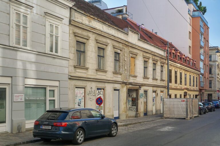 Biedermeierhäuser in Wien, Auto