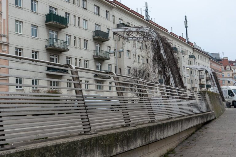 Mauer, Geländer, Gemeindebau