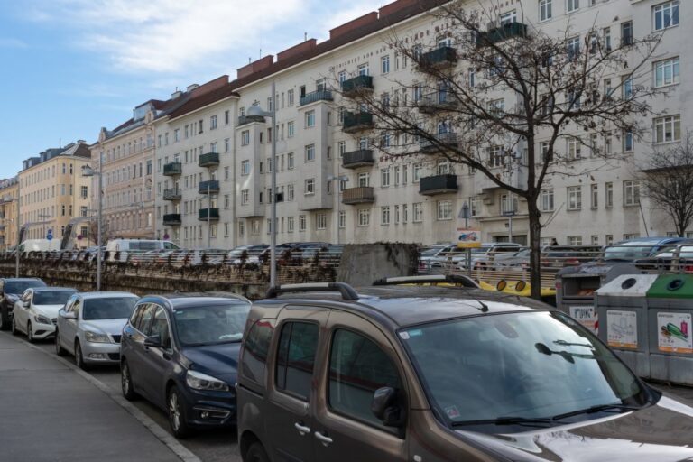 Autos, Gemeindebau, Platz