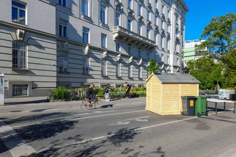 Oskar-Kokoschka-Platz während des Angewandte Festivals