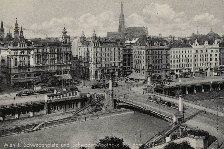 historische Fotoaufnahme eines Platzes in Wien, Schwedenplatz, Donaukanal, Brücke, Stephansdom